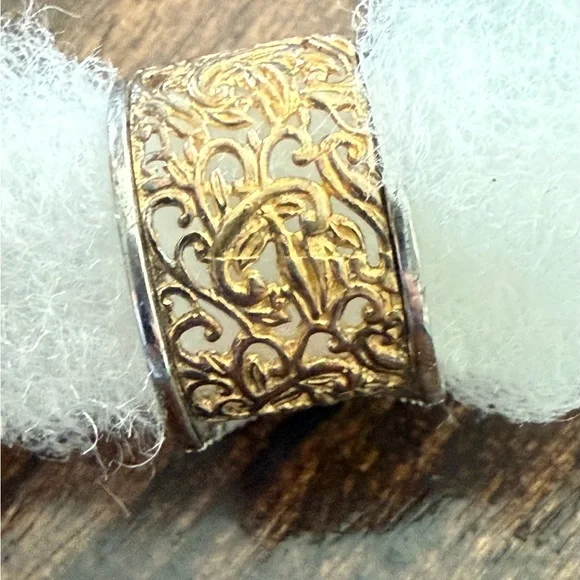 Elegant Blue and Gold Ring - Picture 4 of 5